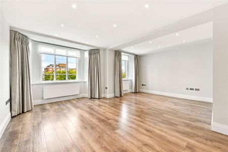 A bright and beautifully refurbished two bedroom apartment in a well run apartment block situated on Sloane Street. - Photo 2