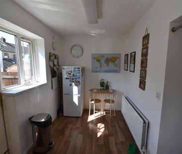 2 bedroom property to rent - Photo 4