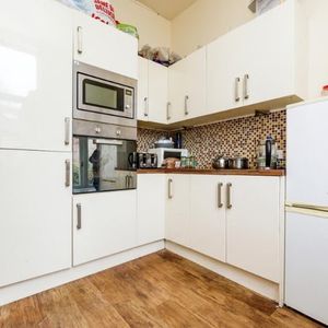 Room in a Shared House, Sheffield, S5 - Photo 2