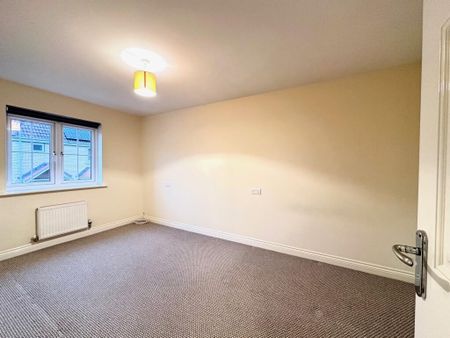 4 bedroom semi-detached house to rent - Photo 2