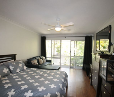 Low-Maintenance Studio Apartment in a Central Location - Photo 2