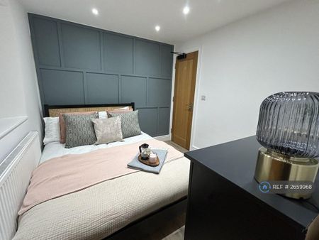 1 bedroom in a house share to rent - Photo 3