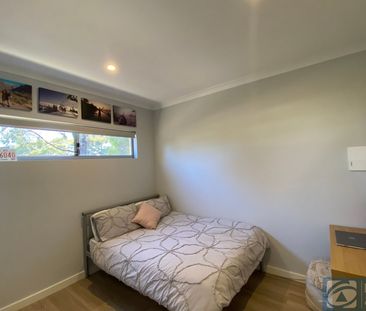 Stylish & Modern Apartment in Amazing Location - Photo 6