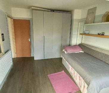Hampshire Avenue, Slough, SL1 - Photo 4