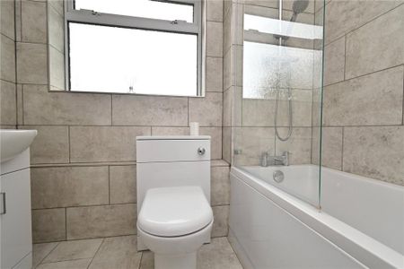 2 bedroom ground floor flat to rent - Photo 2