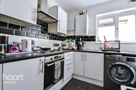 2 bedroom flat to rent - Photo 5
