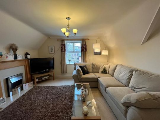 2 bedroom Flat To Let - Photo 1