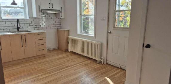 3 1/2 semi meubler - Photo 2