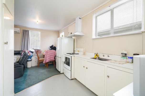 2 Bedroom - Rear Unit on the main stretch of Invercargill! - Photo 1