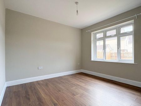 2 bedroom detached bungalow to rent - Photo 2