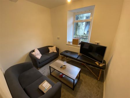 Room For Rent Cardiff Road, Pontypridd - Photo 4