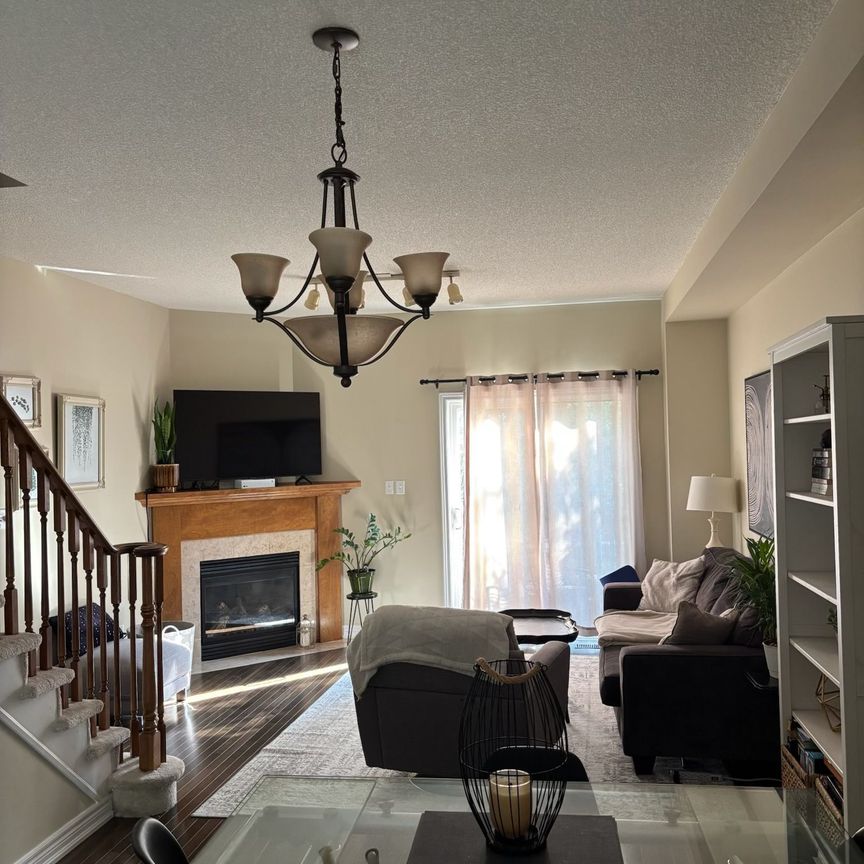 For Lease - 674 Rowley Common, Burlington, Ontario - Photo 1