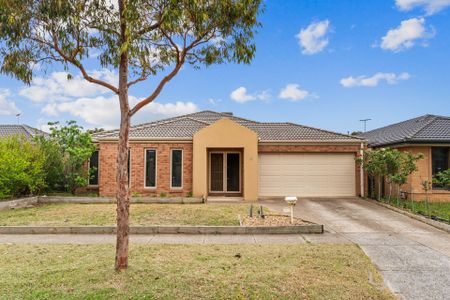 15 Cardinia Grove, Manor Lakes - Photo 2