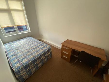 3 bedroom terraced house to rent - Photo 3