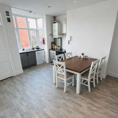 4 bedroom terraced house to rent - Photo 3