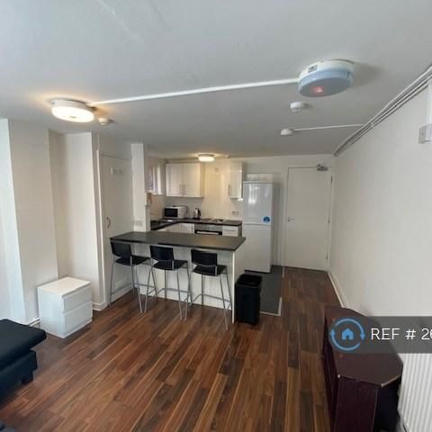 3 bedroom flat to rent - Photo 1