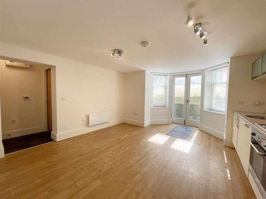 Queens Parade, Scarborough, YO12 - Photo 1