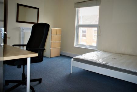 24 Oxford Street - Great Specification & Heart of the Student Triangle Loughborough - Photo 3