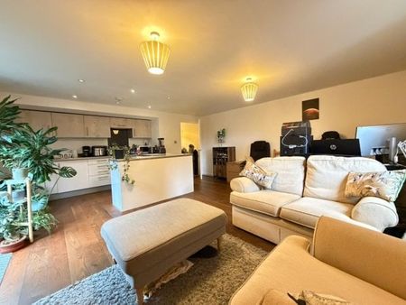 Cadogan House, Commerical Road - Photo 2