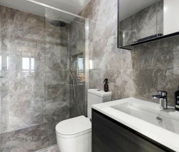 Urban living with everything at your fingertips - Photo 4