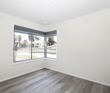 Spacious 3-Bedroom Home with Natural Light and Modern Amenities - Photo 4