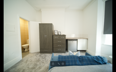 1 bedroom in a house share to rent - Photo 3