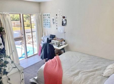 4-Bedroom Townhouse in Vogeltown - Photo 2