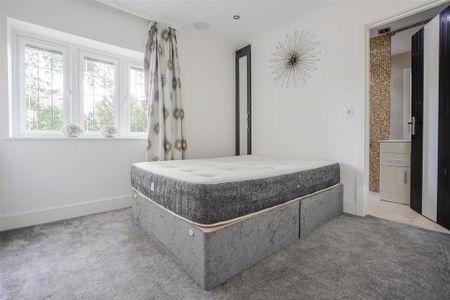 6 bedroom detached house to rent - Photo 5