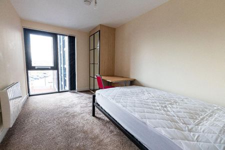 3 bedroom flat to rent - Photo 4