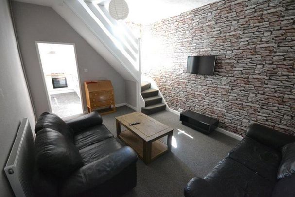 3 bedroom terraced house to rent - Photo 1