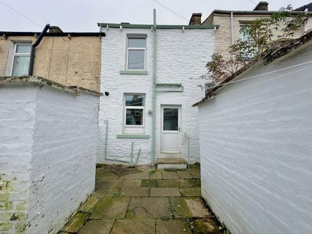 2 bedroom terraced house to rent - Photo 2