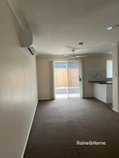 Neat & Tidy 3 Bedroom in Silkstone - Photo 2