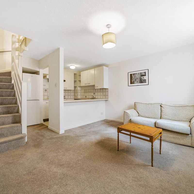 Rotherwood Close, Wimbledon, London, SW20 - Photo 1