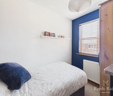 2 bedroom semi-detached house to rent - Photo 2