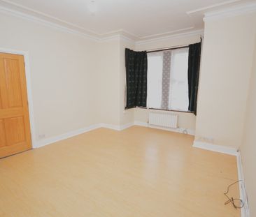 5 Bed Terraced House, Byron Avenue, E12 - Photo 1