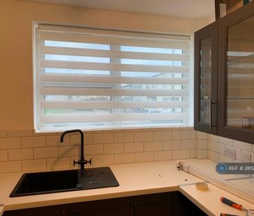 3 bedroom end of terrace house to rent - Photo 5
