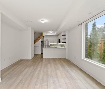 For Lease - 3476 Widdicombe Way Unit# 15, Mississauga, Ontario - Photo 3