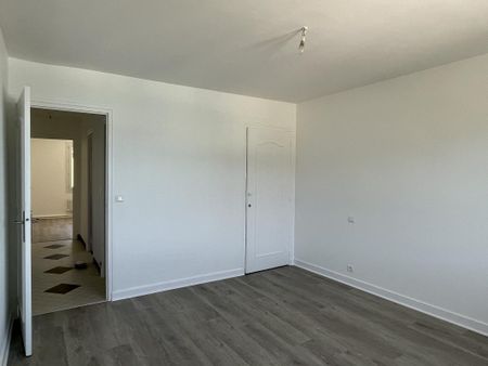 Location Appartement 5 pièces 115m² LE BOURGET DU LAC 73370 - Photo 4