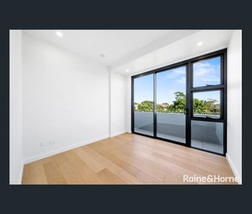 Luxury Penthouse Living in Rose Bay - Photo 4