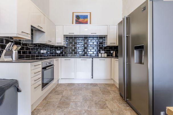 45P - High Street, Edinburgh, EH1 1TB - Photo 1