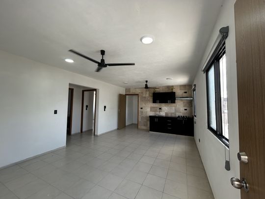 Departamento de 2 recámaras, sin amueblar, con servicios incluidos. - Photo 1