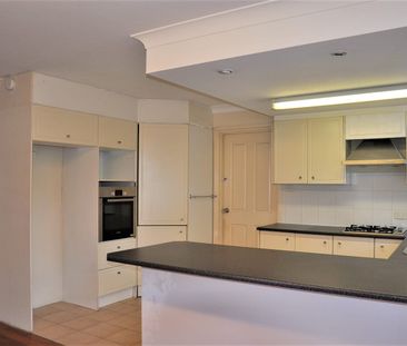 Spacious Townhouse Walk to Epping Station - Photo 4