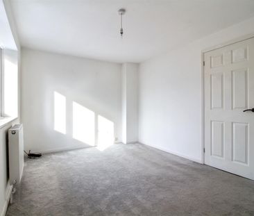 3 Bedroom House to let - Photo 4
