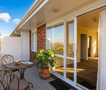 Peaceful Two-Bedroom Unit with Elevated Views - Water & Lawns Included - Photo 4