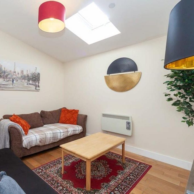 2 bedroom serviced apartment to rent - Photo 1