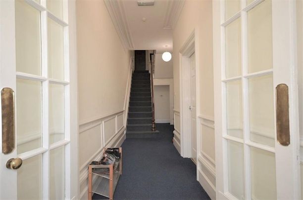 8 bedroom House To Let - Photo 1