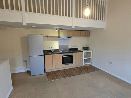 Terraced House to rent on - Photo 5