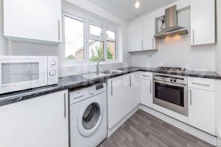 Beautiful period house conversion set over three floors - Photo 5