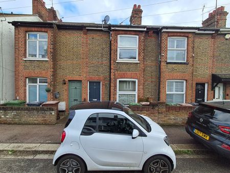 2 bed semi-detached house to rent in Greatham Road, Bushey, WD23 - Photo 2