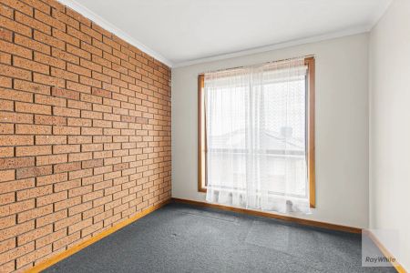 “Spacious 2-Bedroom Home in Quiet Court” - Photo 3
